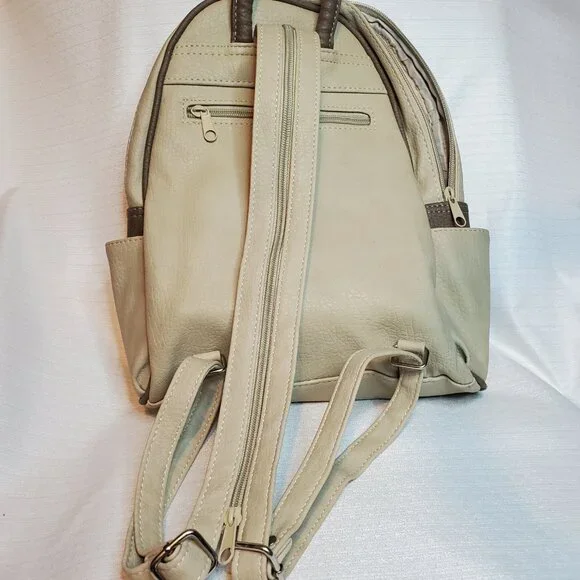 Backpack - Picture 4 of 9